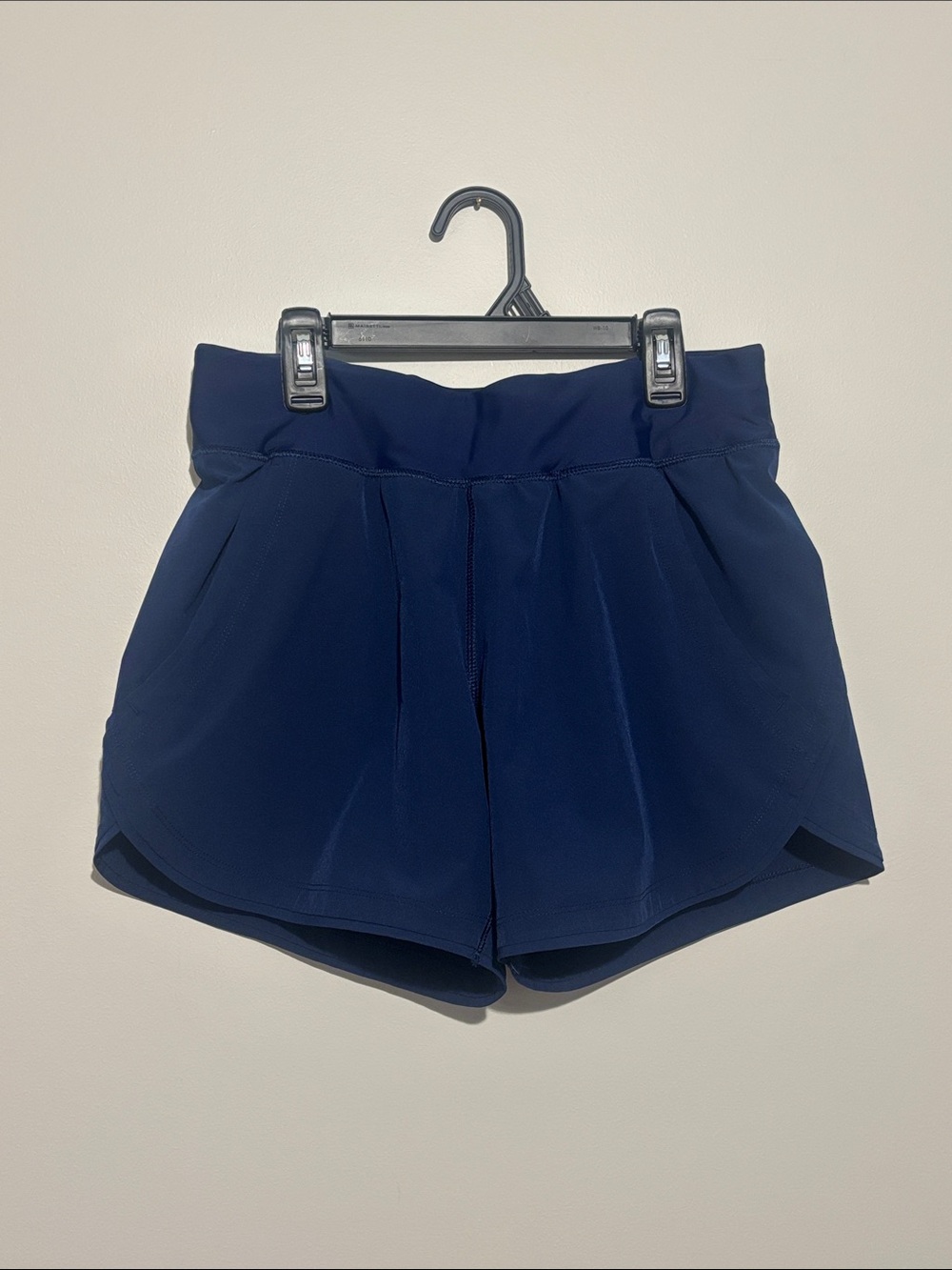 Lands' End Navy High Waisted Athletic Shorts with Pockets. Size 4 Petite